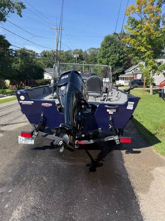 2020 Tracker, dovoz USA — foto 7 z 12