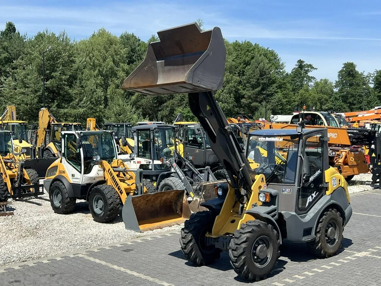 2015 Mecalac AX, 9 999 mth, dovoz Skladom v EÚ — foto 2 z 24