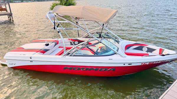 2010 MasterCraft, dovoz USA — foto 1 z 12 2010 MasterCraft, dovoz USA — foto 1 z 12