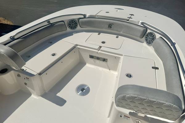 2026 Boston Whaler, dovoz USA — foto 12 z 12