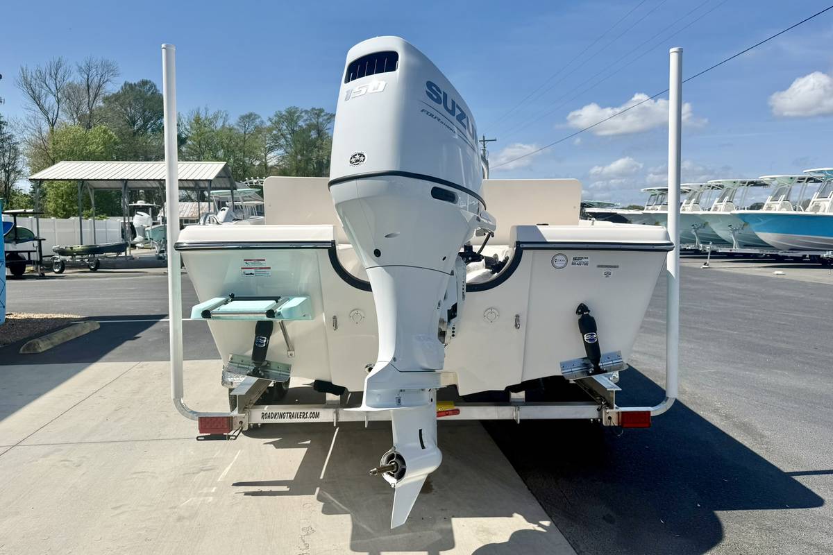 2026 Boston Whaler, dovoz USA — foto 2 z 12