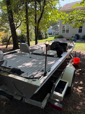 1999 Lowe, dovoz USA — foto 8 z 9