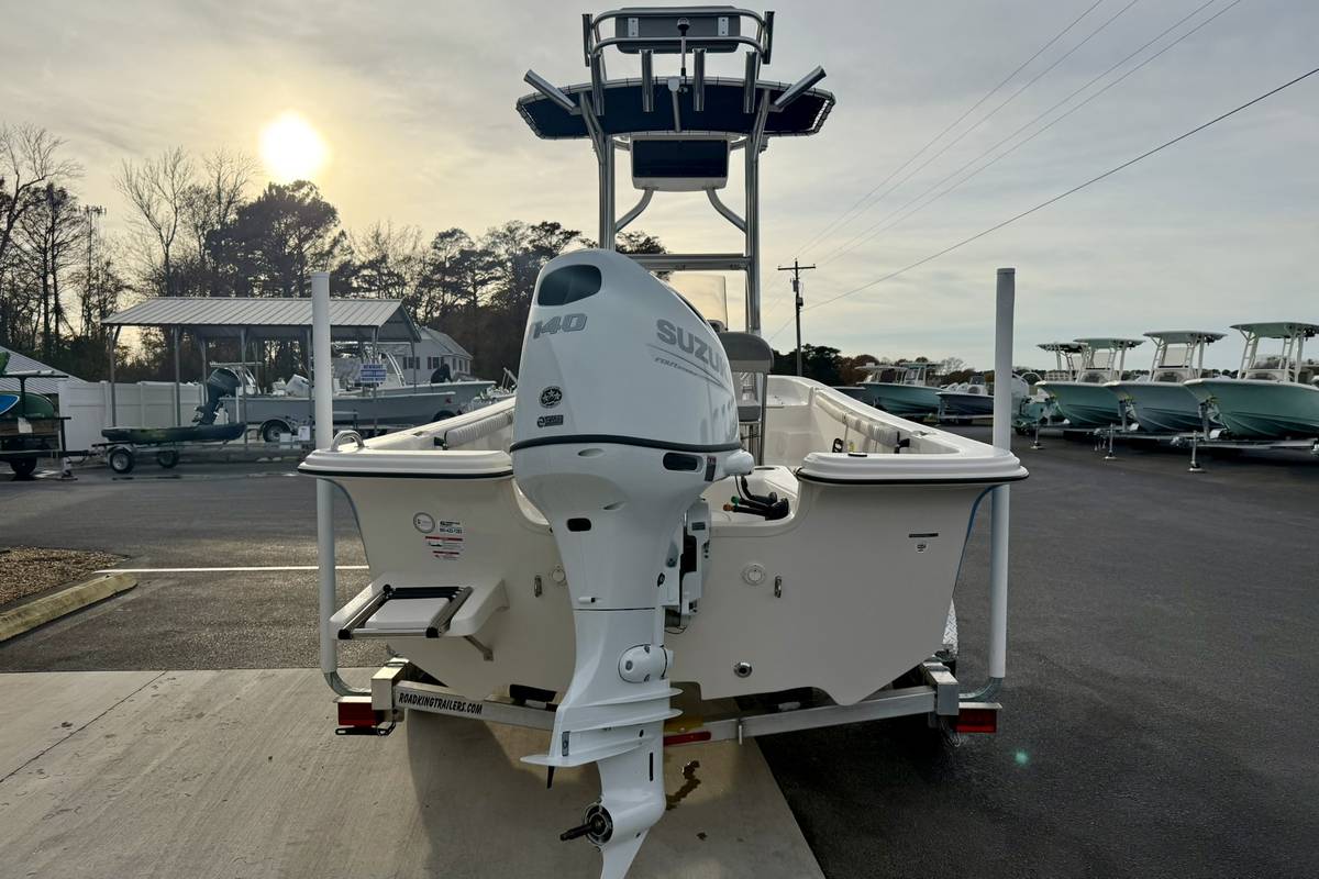 2025 Boston Whaler, dovoz USA — foto 2 z 12