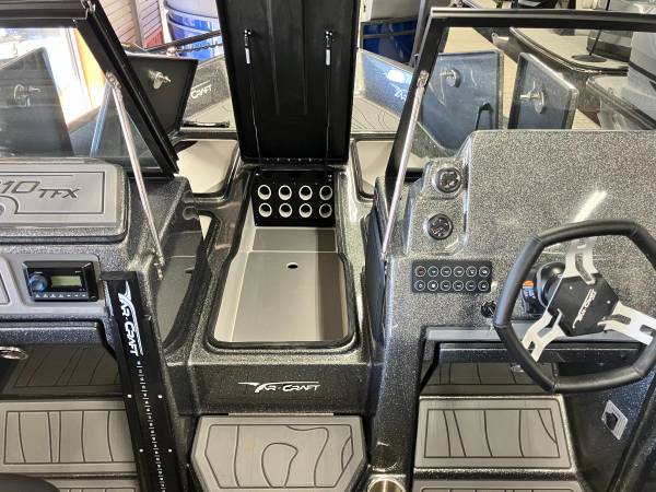 2026 Tracker, dovoz USA — foto 11 z 12