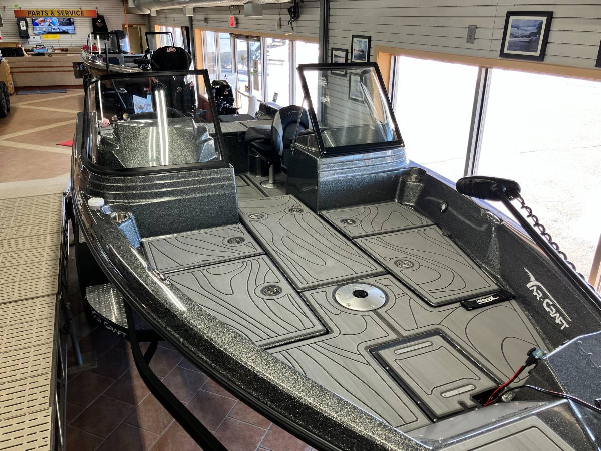 2026 Tracker, dovoz USA — foto 3 z 12