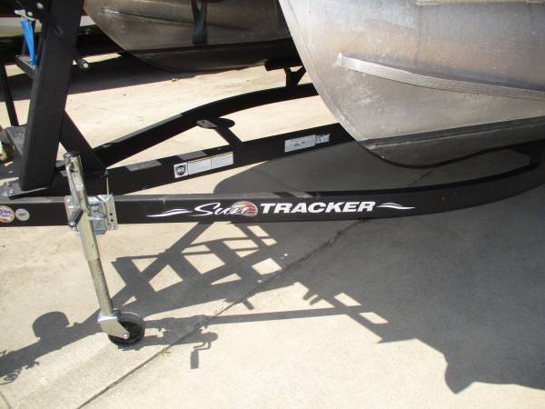 2021 Tracker, dovoz USA — foto 4 z 12