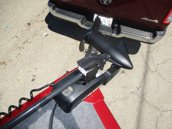 2023 Tracker, dovoz USA — foto 11 z 12