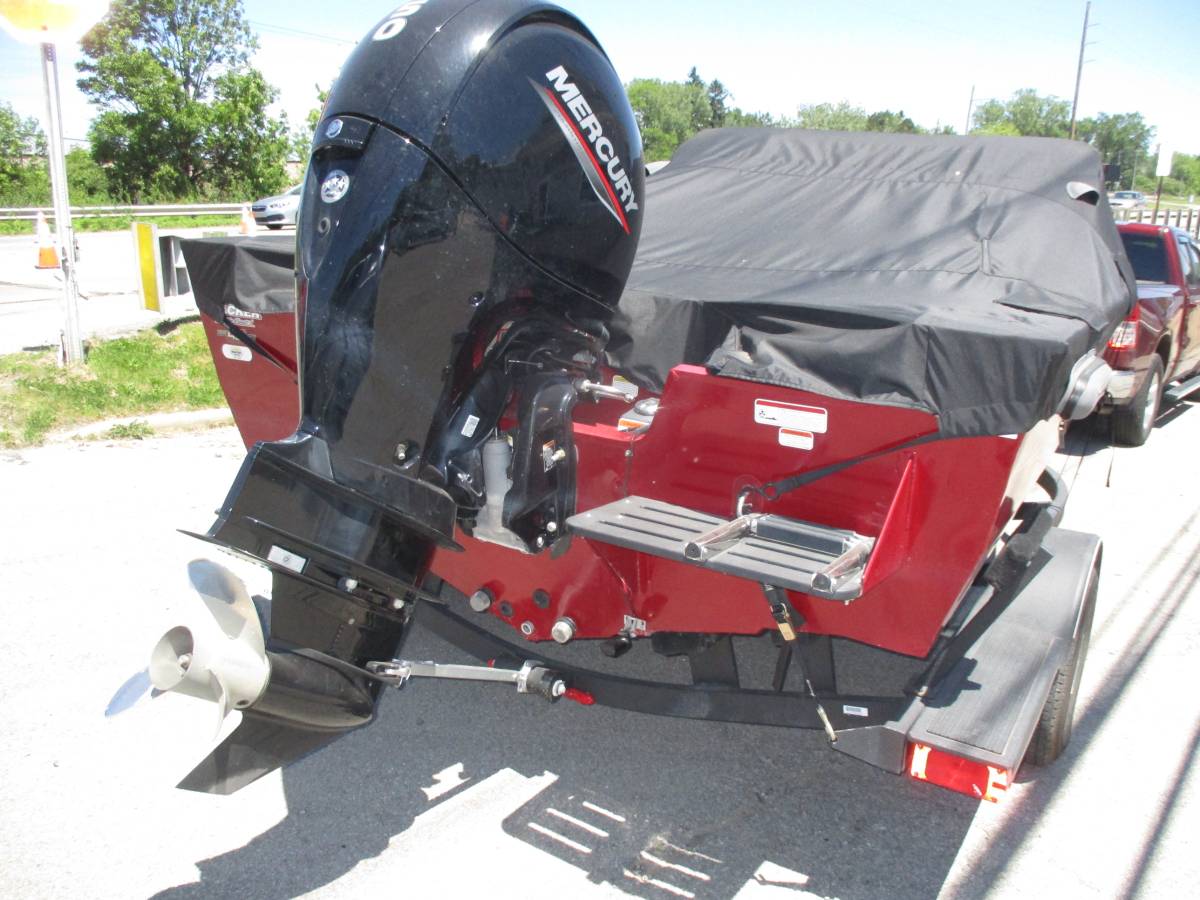 2023 Tracker, dovoz USA — foto 4 z 12