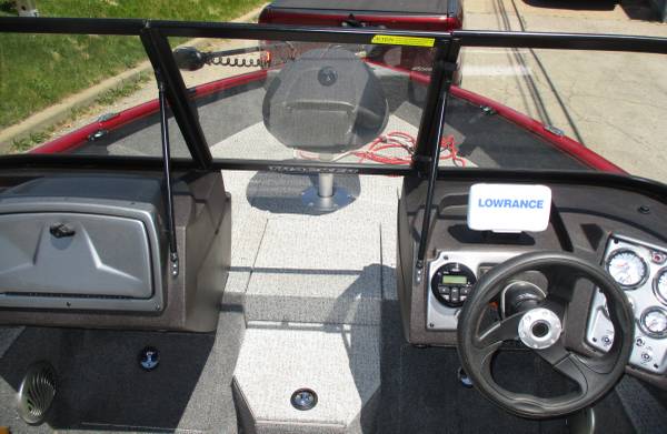 2023 Tracker, dovoz USA — foto 9 z 12