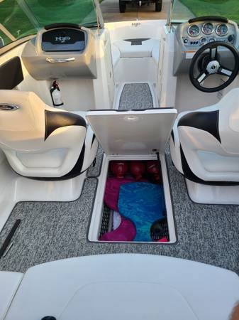 2016 Chaparral, dovoz USA — foto 12 z 12