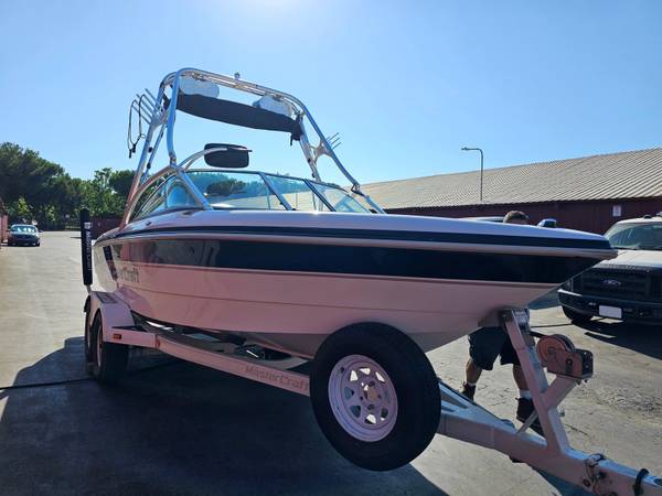 2000 MasterCraft, dovoz USA — foto 3 z 6