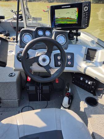 2017 Tracker, dovoz USA — foto 10 z 12