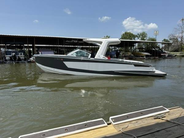 2021 MasterCraft, dovoz USA — foto 1