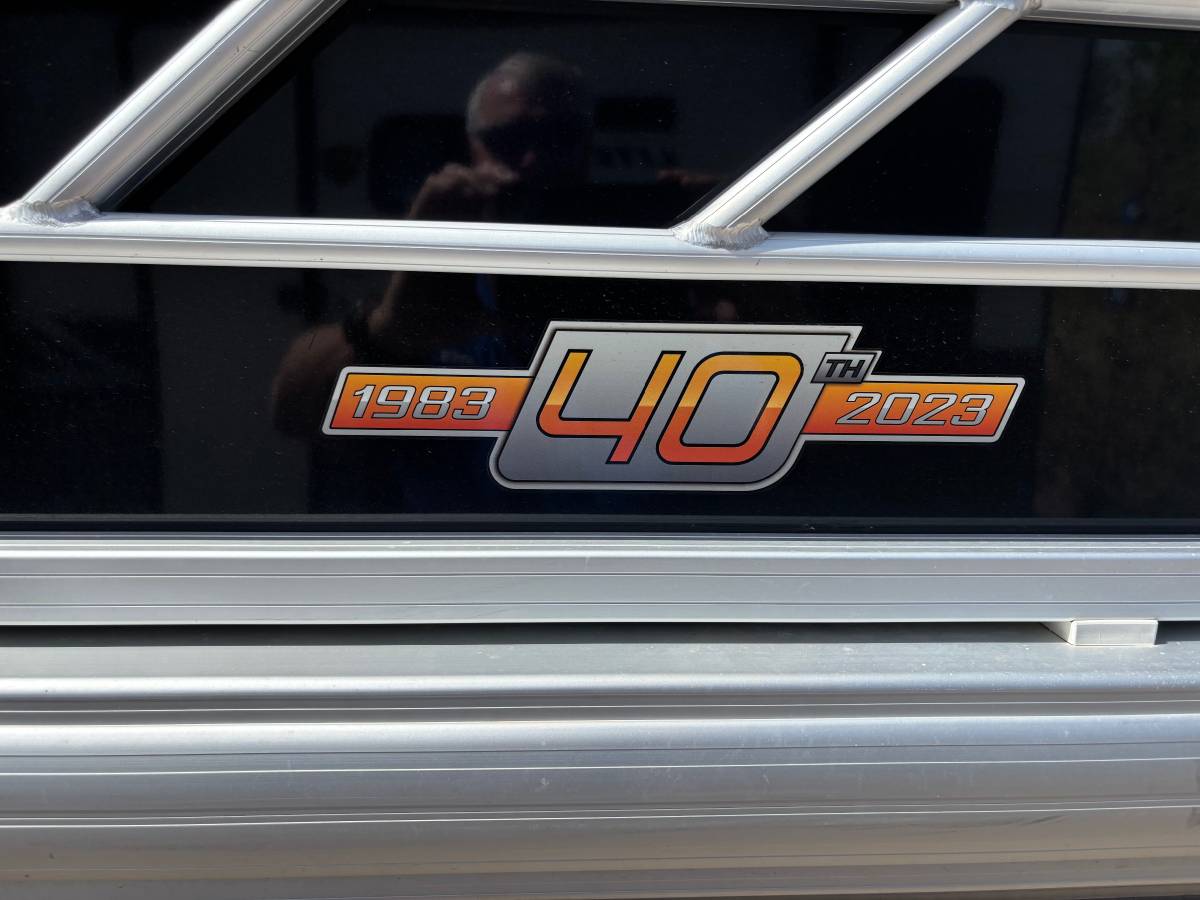 2023 Tracker, dovoz USA — foto 1