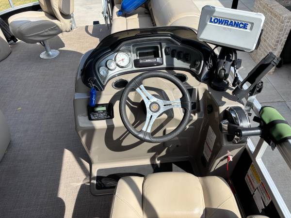 2023 Tracker, dovoz USA — foto 7 z 12