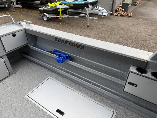 2026 Crestliner, dovoz USA — foto 9 z 12