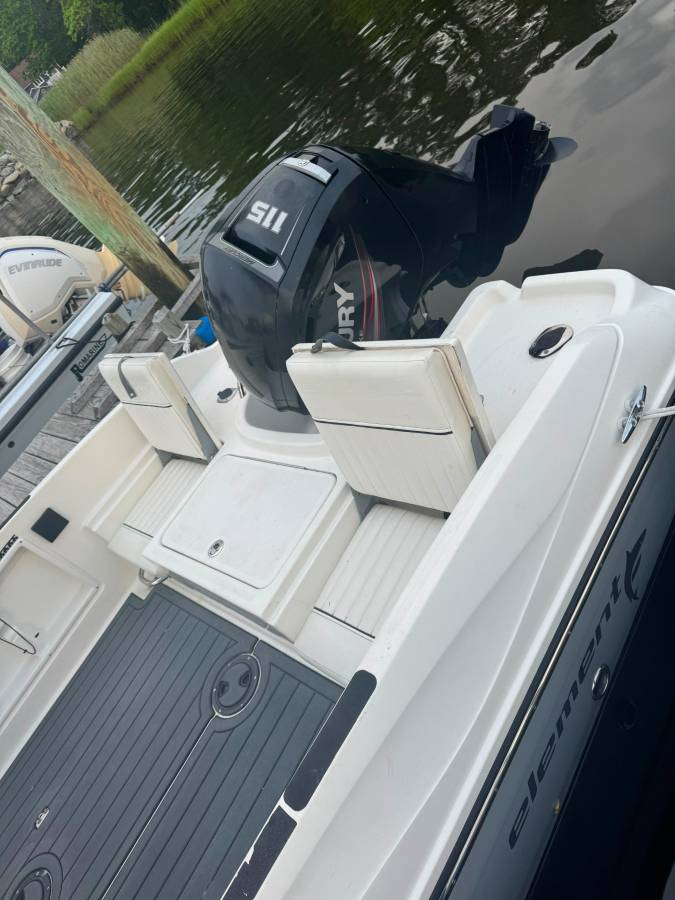 2019 Bayliner, dovoz USA — foto 9 z 9
