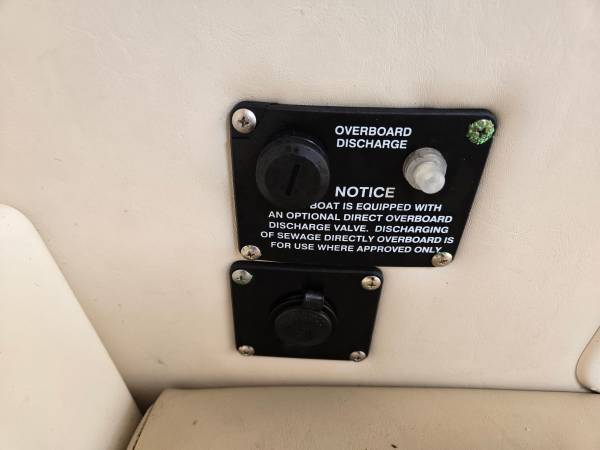 Boston Whaler, dovoz USA — foto 11 z 12