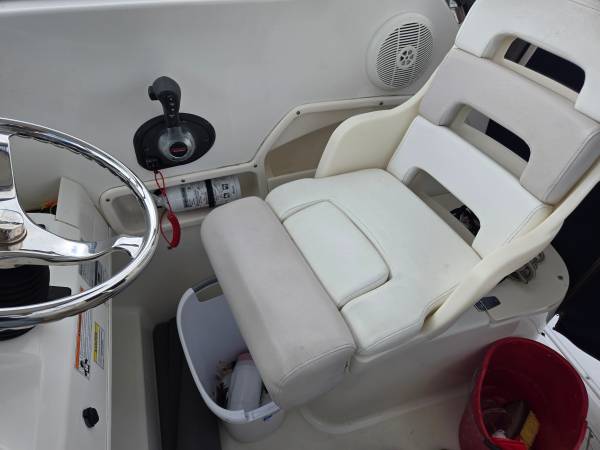 Boston Whaler, dovoz USA — foto 7 z 12