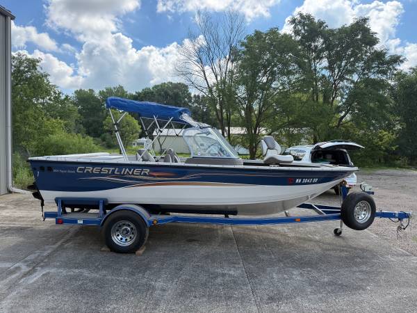 2004 Crestliner, dovoz USA — foto 3 z 12