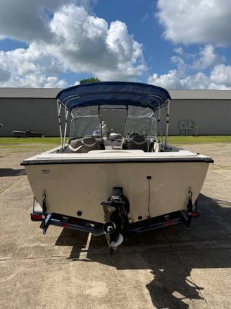 2004 Crestliner, dovoz USA — foto 4 z 12