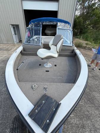 2004 Crestliner, dovoz USA — foto 9 z 12