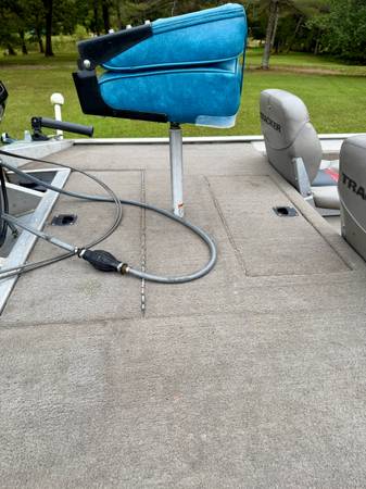 2001 Tracker, dovoz USA — foto 4 z 12