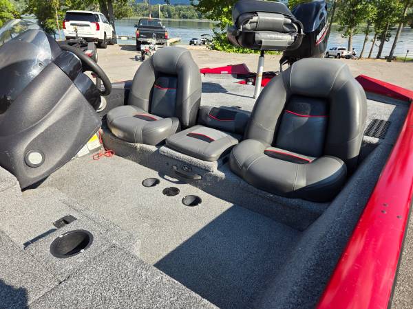 2021 Tracker, dovoz USA — foto 10 z 12
