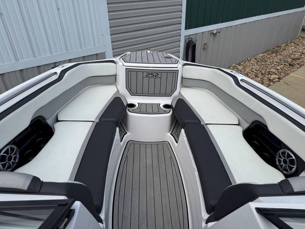 2021 Yamaha, dovoz USA — foto 4 z 12