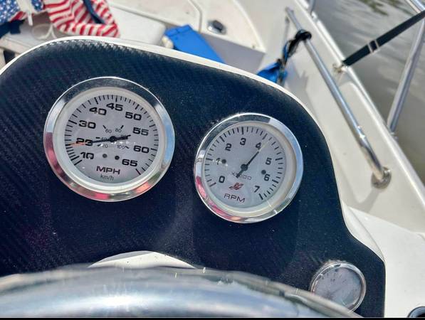 2012 Boston Whaler, dovoz USA — foto 6 z 7