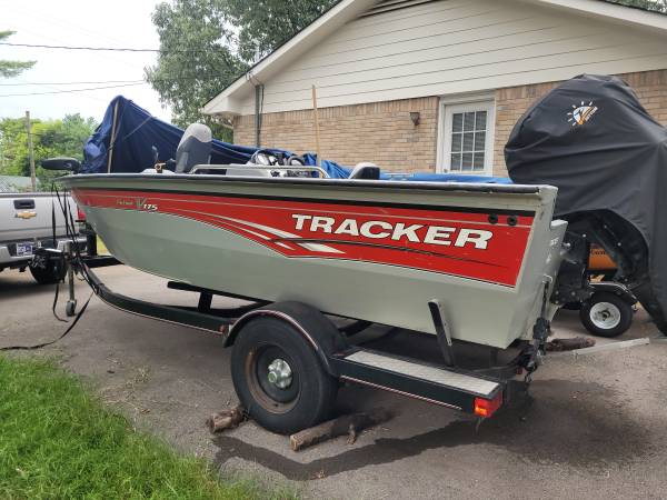 2010 Tracker, dovoz USA — foto 2 z 8
