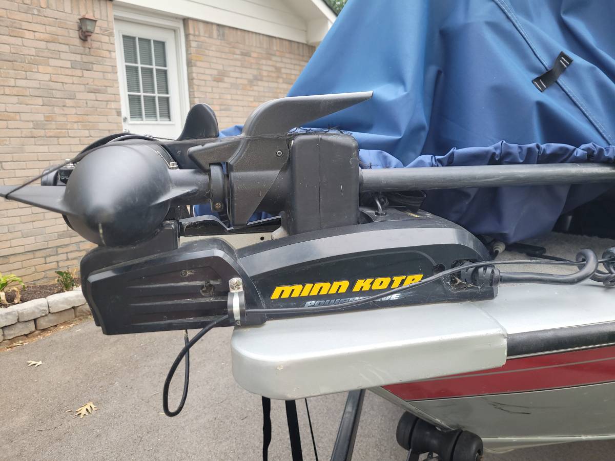 2010 Tracker, dovoz USA — foto 5 z 8