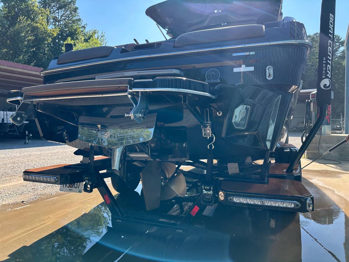 2025 Malibu, dovoz USA — foto 8 z 12