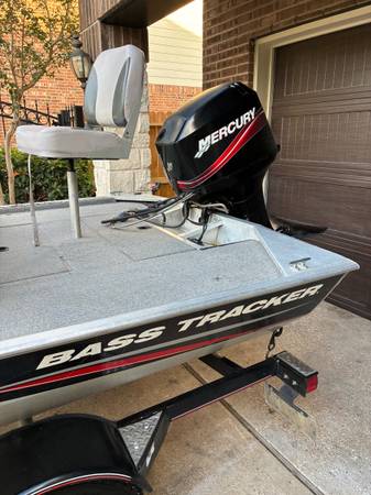 2007 Tracker, dovoz USA — foto 2 z 10