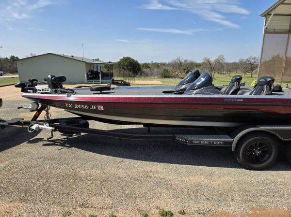 Skeeter, dovoz USA — foto 1 z 12 Skeeter, dovoz USA — foto 1 z 12