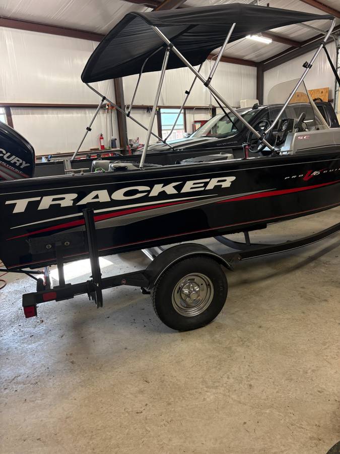 2018 Tracker, dovoz USA — foto 3 z 12