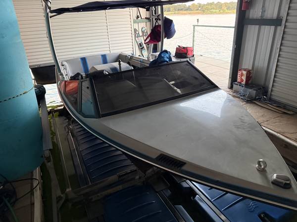 1987 MasterCraft, dovoz USA — foto 1 z 12 1987 MasterCraft, dovoz USA — foto 1 z 12