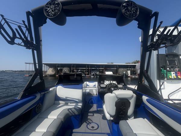 2021 Axis, dovoz USA — foto 12 z 12