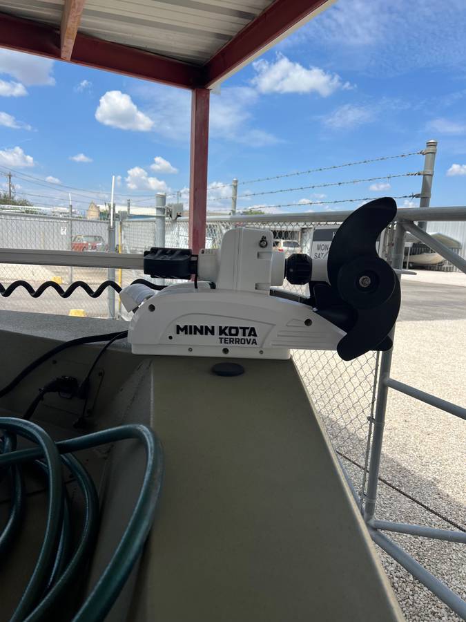 2022 Crestliner, dovoz USA — foto 10 z 12