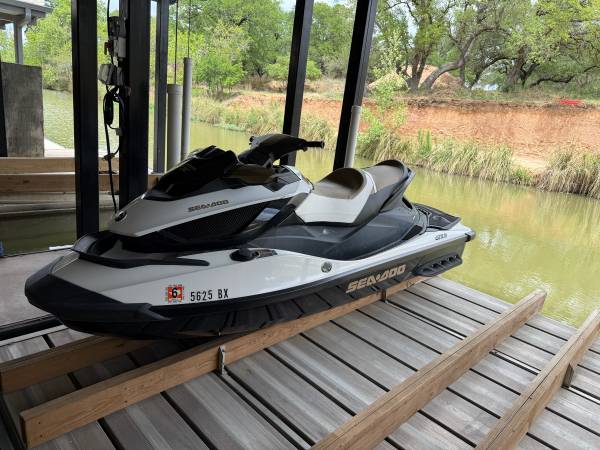 Sea-Doo, dovoz USA — foto 1 z 6 Sea-Doo, dovoz USA — foto 1 z 6