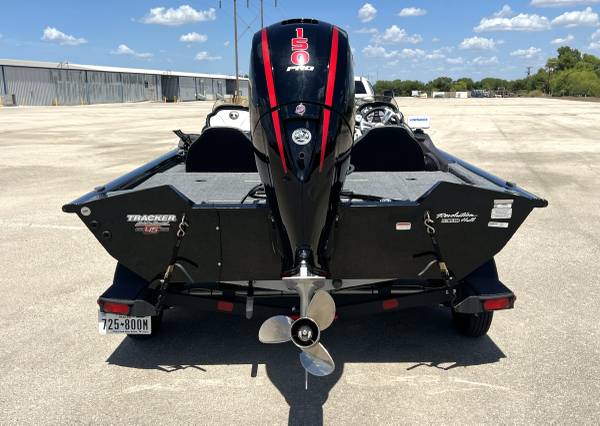 2023 Tracker, dovoz USA — foto 5 z 12