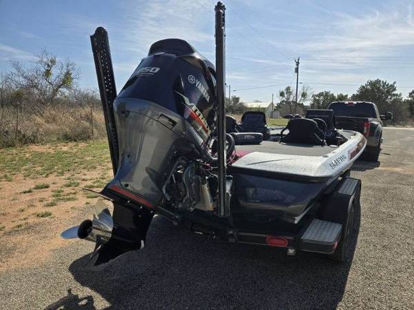 2021 Skeeter, dovoz USA — foto 3 z 8