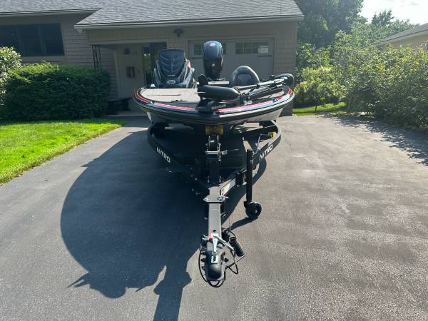 2024 Nitro, dovoz USA — foto 3 z 12