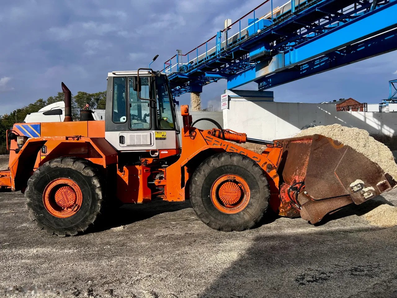 1997 Hitachi NAKLADAČ, 21 950 mth, dovoz Skladom v EÚ — foto 3 z 13