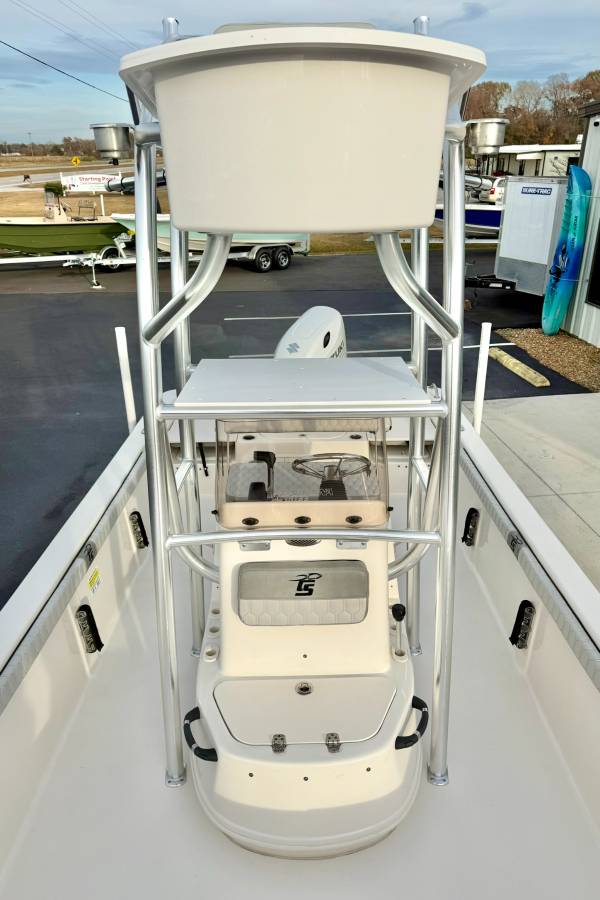 2025 Boston Whaler, dovoz USA — foto 10 z 12