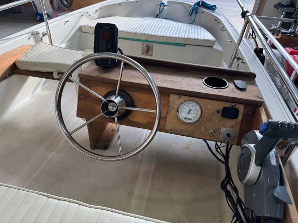 Boston Whaler, dovoz USA — foto 11 z 12