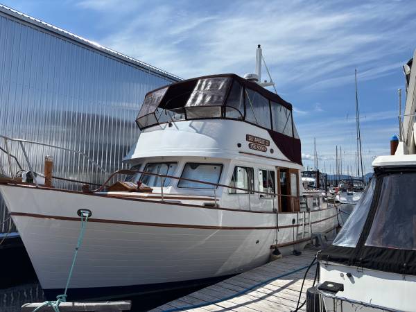 40’Tri Cabin Trawler, dovoz USA — foto 1 | AMECAR 40’Tri Cabin Trawler, dovoz USA — foto 1