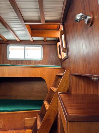 40’Tri Cabin Trawler, dovoz USA — foto 10 z 12