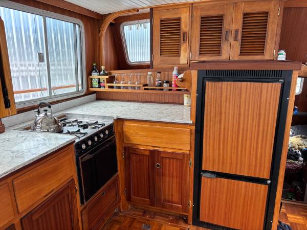 40’Tri Cabin Trawler, dovoz USA — foto 6 z 12