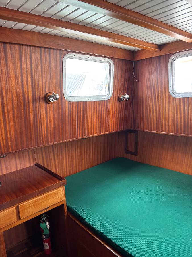 40’Tri Cabin Trawler, dovoz USA — foto 9 z 12